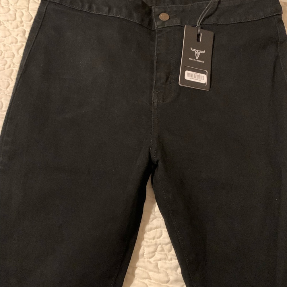 LAST PAIR! BLACK L&B Flare Leg Stretch Jeans. Very stylish and sexy jeans. - Picture 2 of 6